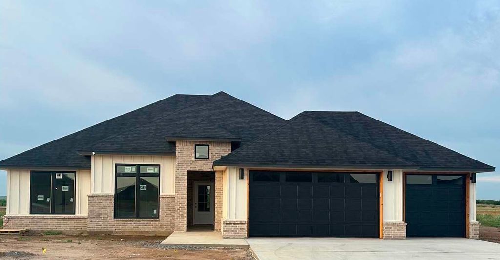 5465 NE Minnow Ln, Elgin, OK 73538