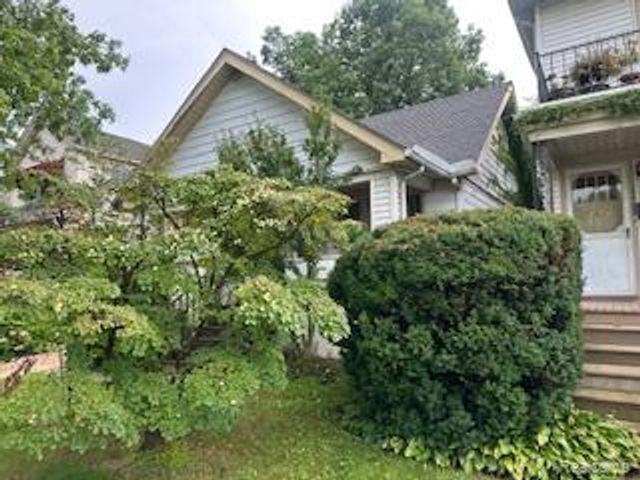 1451 Beaconsfield Avenue, Grosse Pointe, MI 48230