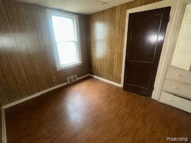 1451 Beaconsfield Avenue, Grosse Pointe, MI 48230