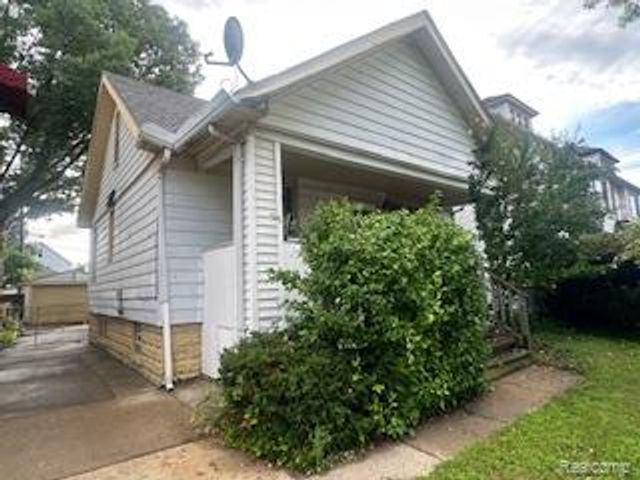 1451 Beaconsfield Avenue, Grosse Pointe, MI 48230