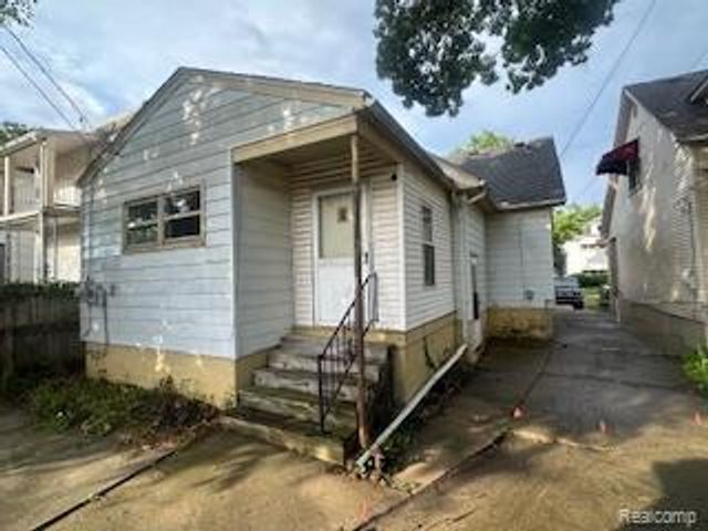 1451 Beaconsfield Avenue, Grosse Pointe, MI 48230