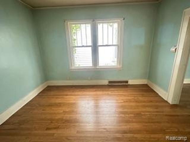 1451 Beaconsfield Avenue, Grosse Pointe, MI 48230