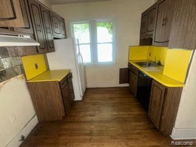 1451 Beaconsfield Avenue, Grosse Pointe, MI 48230