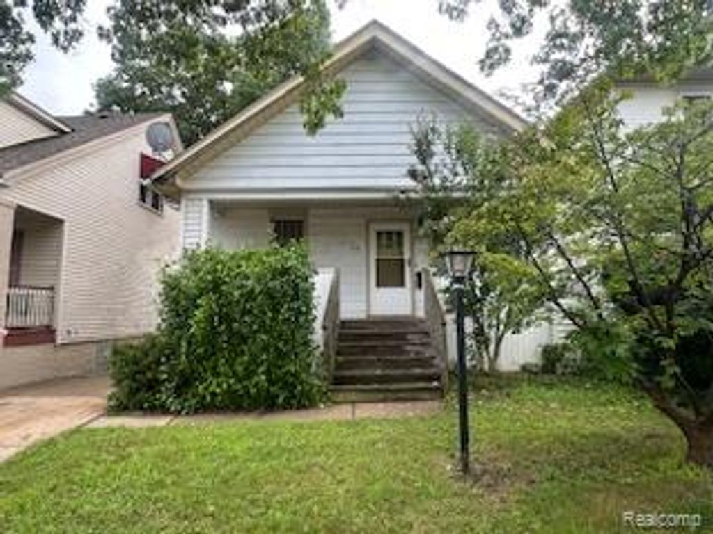 1451 Beaconsfield Avenue, Grosse Pointe, MI 48230