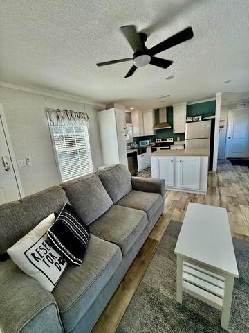 8002 SE Skylark Avenue, Hobe Sound, FL 33455