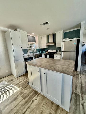 8002 SE Skylark Avenue, Hobe Sound, FL 33455