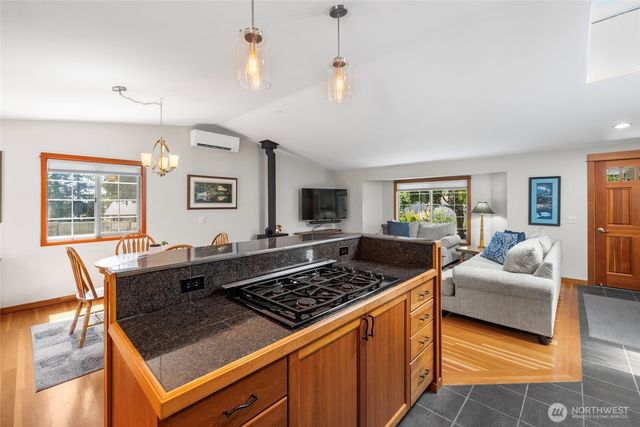 4 Quinault Way, La Conner, WA 98257