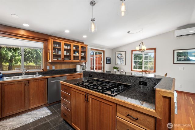 4 Quinault Way, La Conner, WA 98257