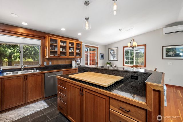 4 Quinault Way, La Conner, WA 98257