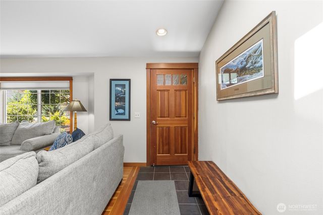 4 Quinault Way, La Conner, WA 98257