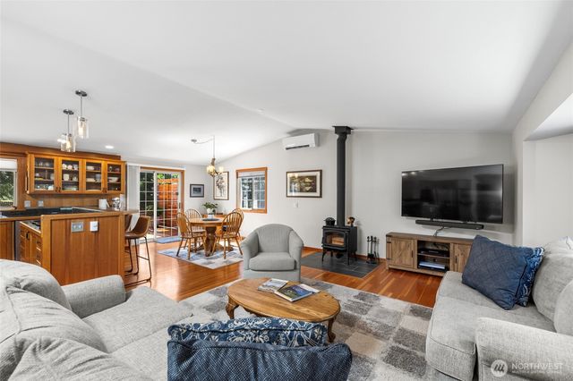 4 Quinault Way, La Conner, WA 98257