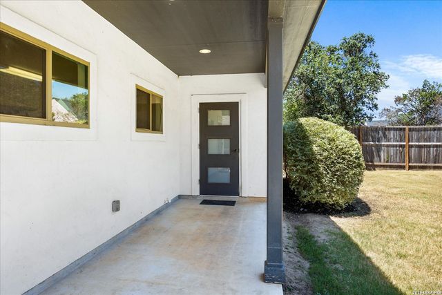 429 Lakeview Blvd., New Braunfels, TX 78130