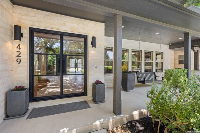 429 Lakeview Blvd., New Braunfels, TX 78130