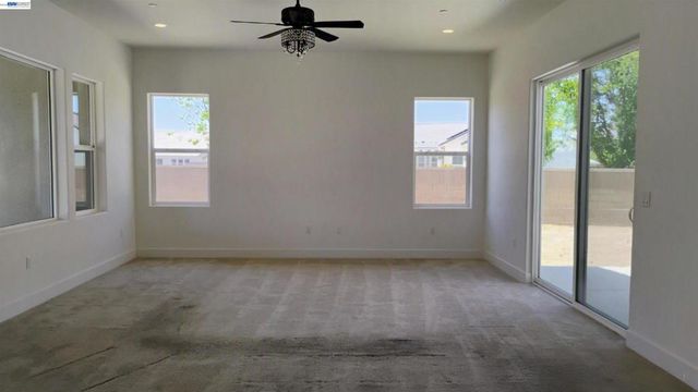 965 Beaver Pond Loop, Madera, CA 93636