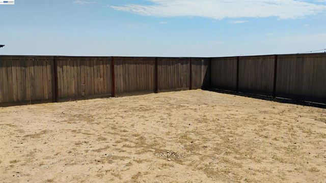 965 Beaver Pond Loop, Madera, CA 93636