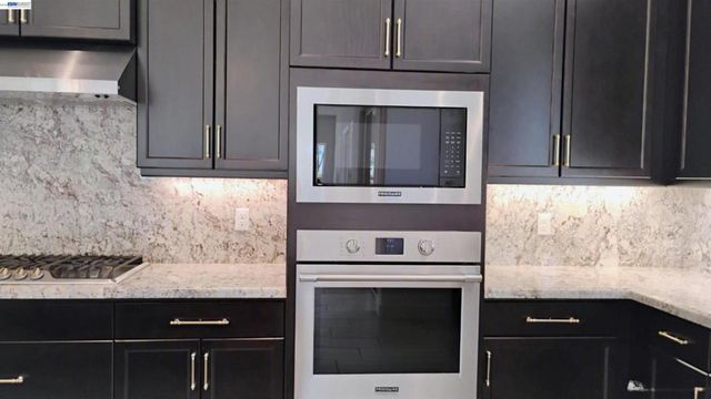 965 Beaver Pond Loop, Madera, CA 93636