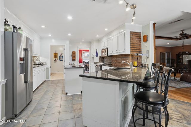 420 Shadow Lake Cove, Raymond, MS 39154