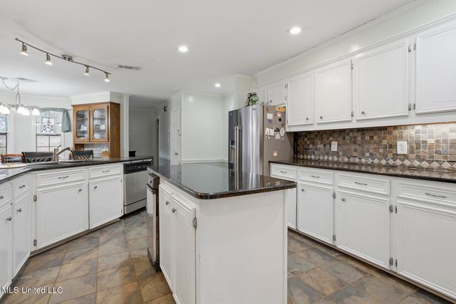 420 Shadow Lake Cove, Raymond, MS 39154