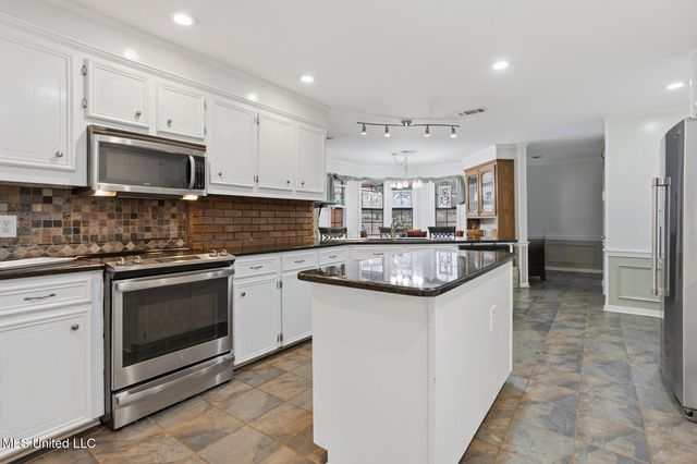 420 Shadow Lake Cove, Raymond, MS 39154