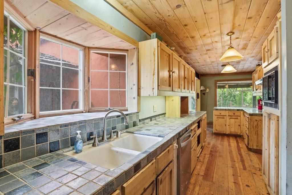 Image 10 of property listing at 339 Brookwood Avenue, San Jose, CA 95116