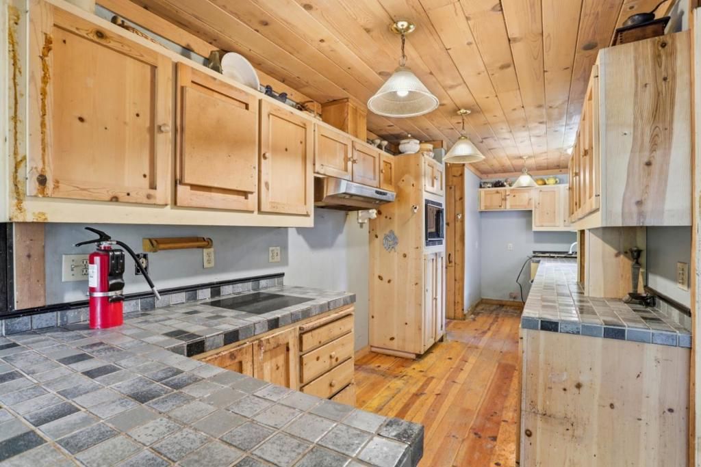 Image 11 of property listing at 339 Brookwood Avenue, San Jose, CA 95116