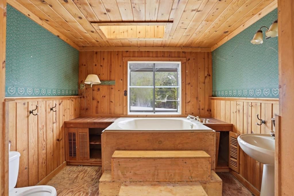 Image 18 of property listing at 339 Brookwood Avenue, San Jose, CA 95116