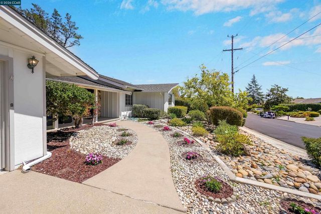 61 Sullivan Dr, Moraga, CA 94556