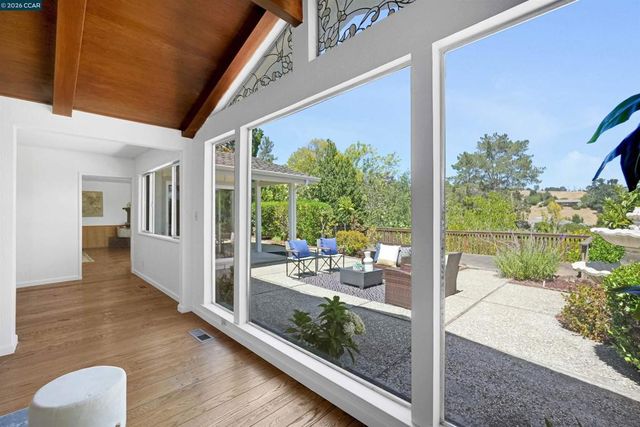 61 Sullivan Dr, Moraga, CA 94556