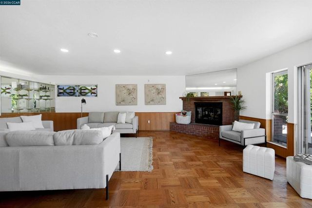 61 Sullivan Dr, Moraga, CA 94556