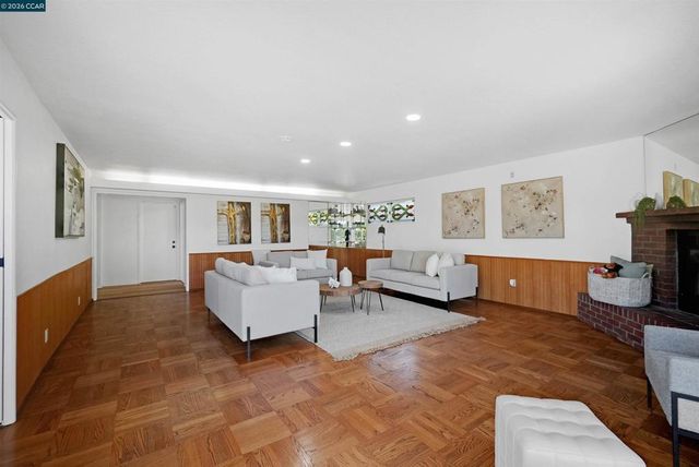 61 Sullivan Dr, Moraga, CA 94556