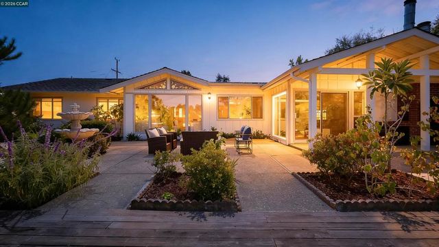 61 Sullivan Dr, Moraga, CA 94556