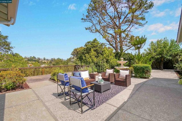 61 Sullivan Dr, Moraga, CA 94556