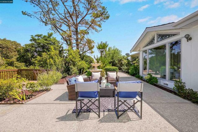 61 Sullivan Dr, Moraga, CA 94556