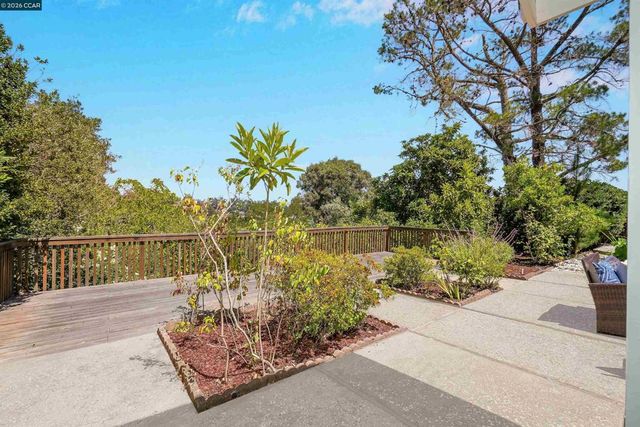61 Sullivan Dr, Moraga, CA 94556