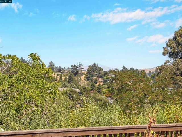 61 Sullivan Dr, Moraga, CA 94556