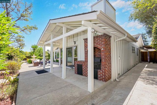 61 Sullivan Dr, Moraga, CA 94556