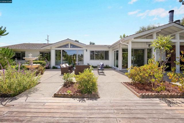 61 Sullivan Dr, Moraga, CA 94556