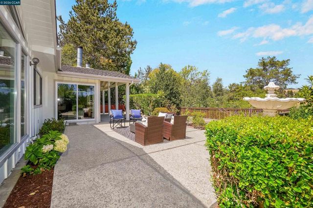 61 Sullivan Dr, Moraga, CA 94556