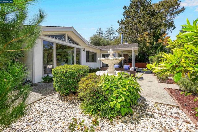 61 Sullivan Dr, Moraga, CA 94556