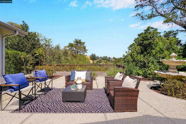 61 Sullivan Dr, Moraga, CA 94556