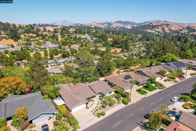 61 Sullivan Dr, Moraga, CA 94556
