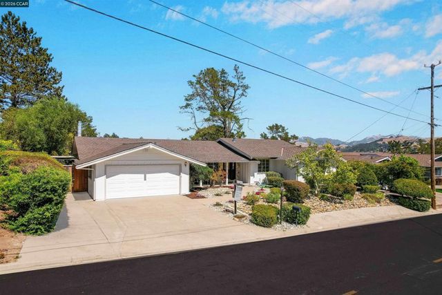 61 Sullivan Dr, Moraga, CA 94556