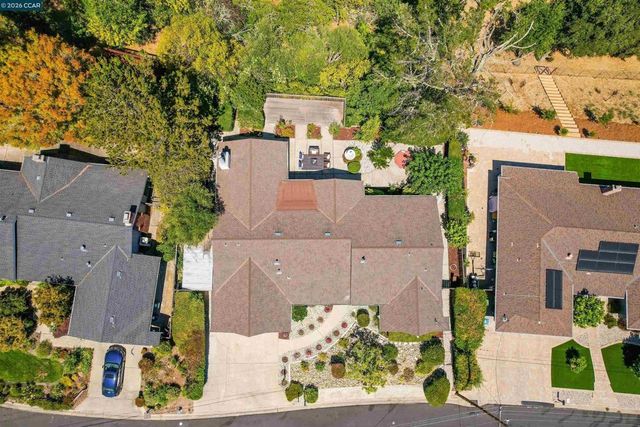 61 Sullivan Dr, Moraga, CA 94556