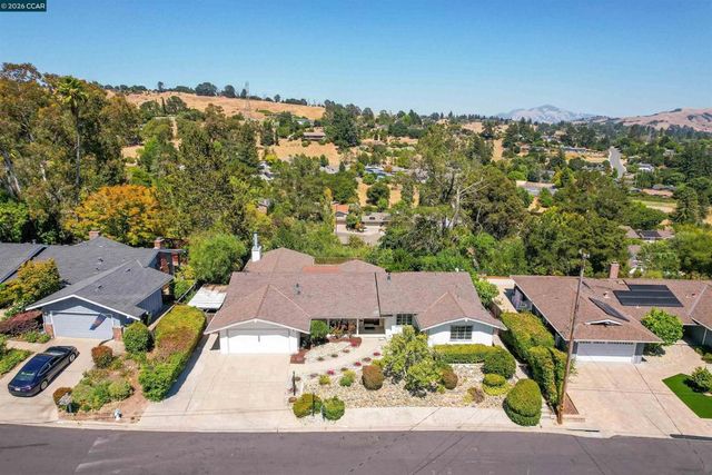 61 Sullivan Dr, Moraga, CA 94556