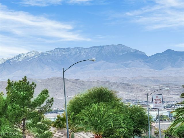1668 Wellington Springs Avenue, Henderson, NV 89052
