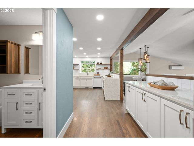 27 MARLBORO Ln, Eugene, OR 97405