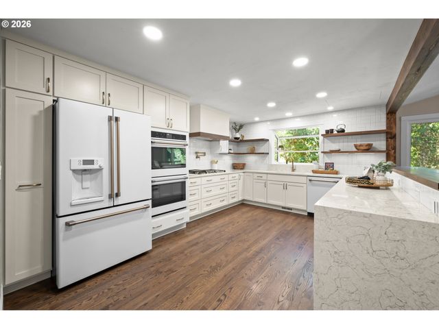 27 MARLBORO Ln, Eugene, OR 97405
