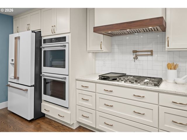 27 MARLBORO Ln, Eugene, OR 97405