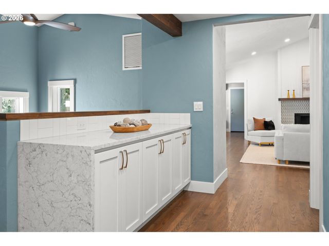 27 MARLBORO Ln, Eugene, OR 97405