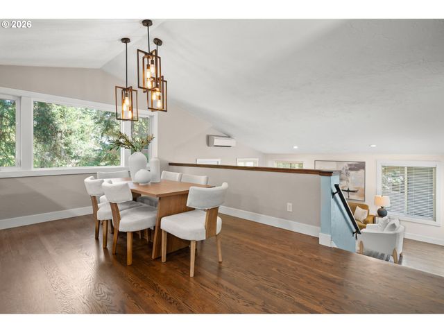 27 MARLBORO Ln, Eugene, OR 97405